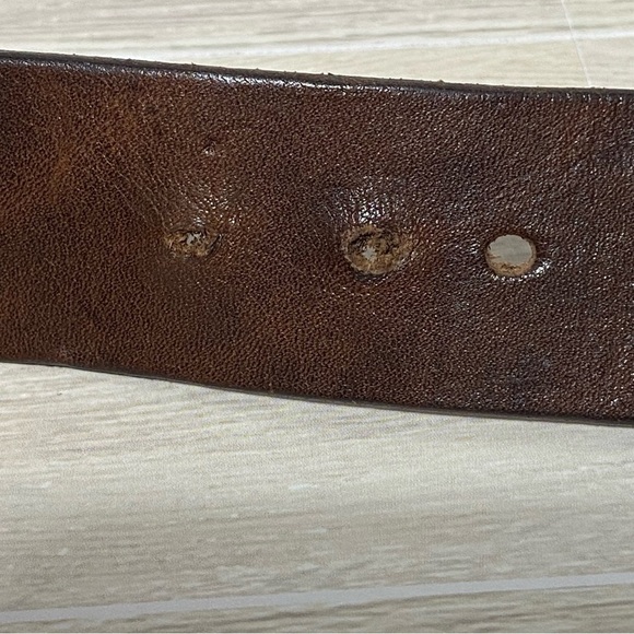 Levi's / Ladies Brown Leather Belt with Silver Embossed Detail Size L (30-34) - Picture 7 of 9